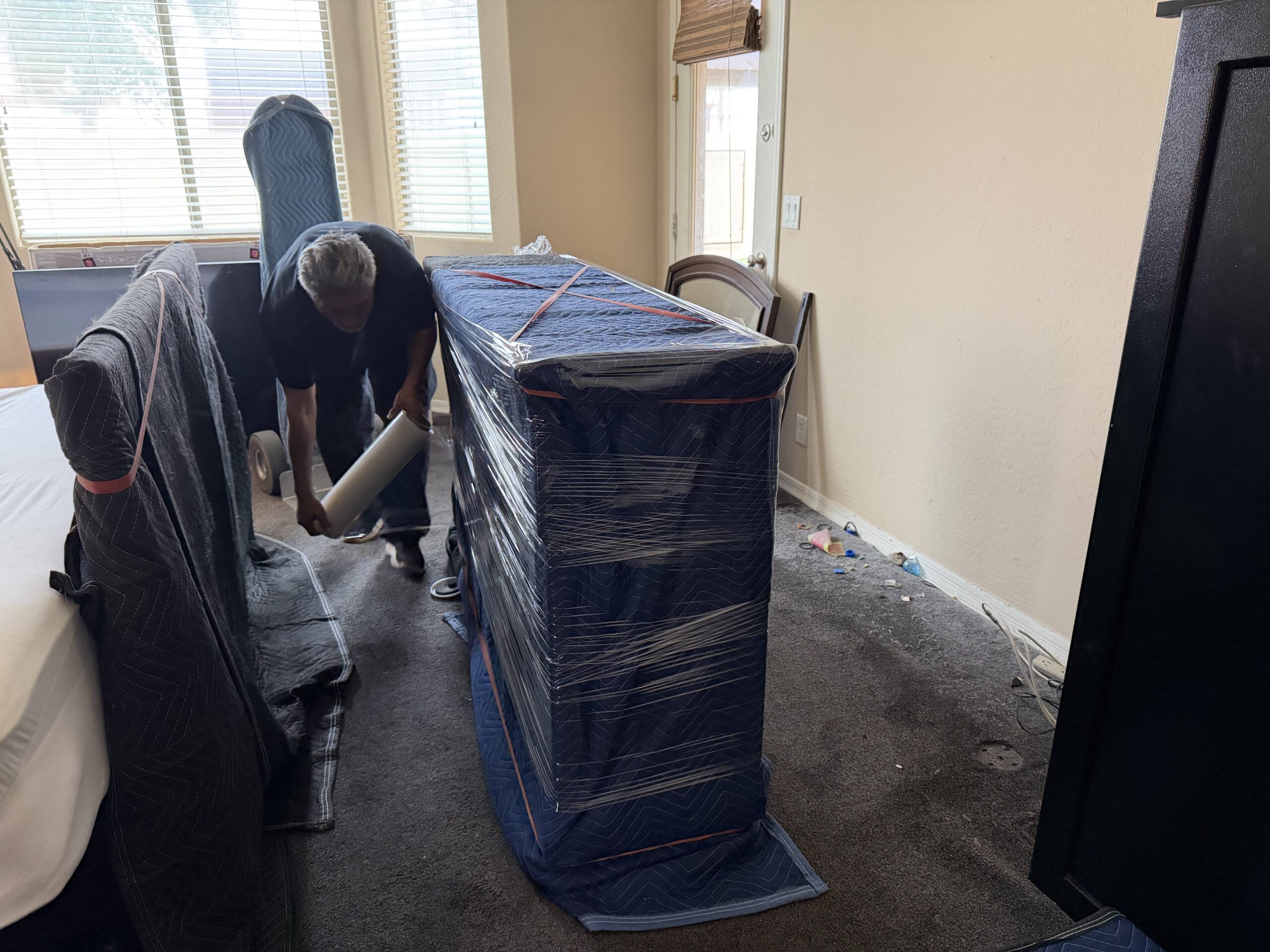 Rectangle 6636 (1) professional movers near me